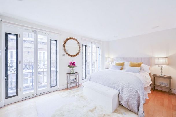 3 bedroom mews to rent - Photo 1