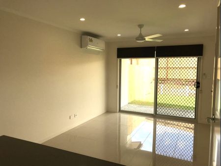 Immaculate 2-Bedroom Duplex in Sought-After Peregian Springs&excl; - Photo 2