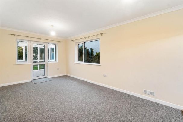 4 bedroom detached house to rent - Photo 1