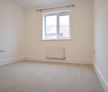 4 bedroom semi-detached house to rent - Photo 1