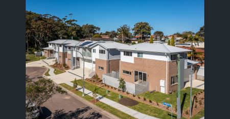 3 BEDROOM TOWNHOUSE WITH SINGLE GARAGE - Photo 5