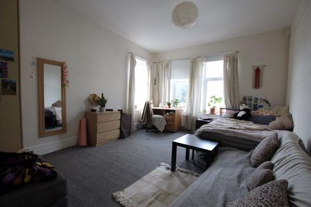 7 bedroom end of terrace house to rent - Photo 2