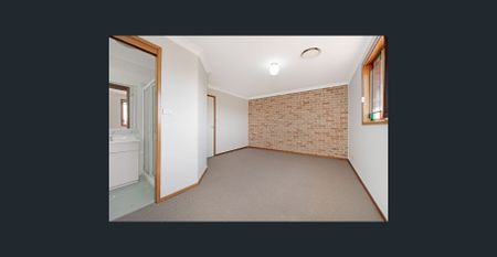 SPACIOUS FAMILY HOME IN A QUIET CUL DE SAC - Photo 3