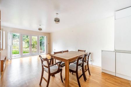 3 bedroom flat to rent - Photo 4