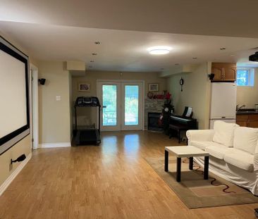 For Lease - 88 Park Crescent, Richmond Hill, Ontario - Photo 2