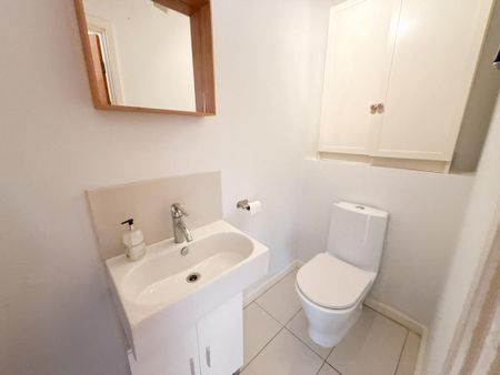 3 bedroom apartment to rent - Photo 2