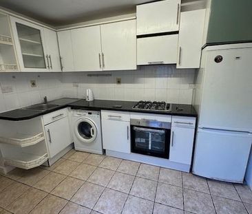 Studio Flat, York Road, E17 - Photo 5