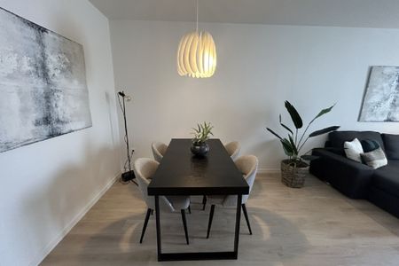 2 Bedroom Apartment For Rent in Nueva Andalucía, Málaga - Photo 3