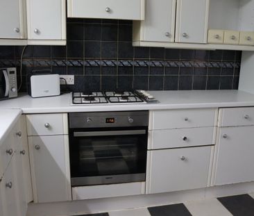 To Let 1 Bed Flat - Photo 6