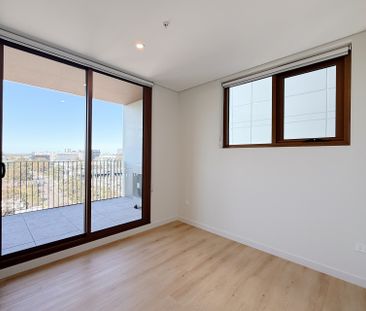 Brand New Two-Bedroom & Timber Floor & Unblocking City View & Luxur... - Photo 2