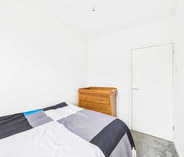 2 bedroom end of terrace house to rent - Photo 4