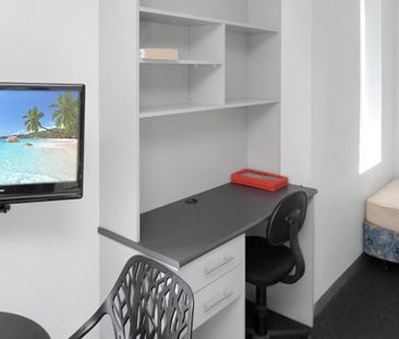 Stylish Ground Floor Apartment in Prime Hawthorn Location! - Photo 2