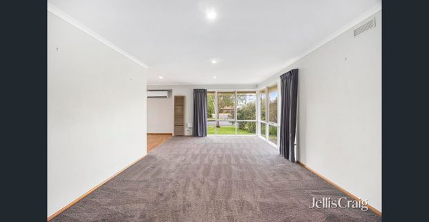 Family living in quiet and convenient location! - Photo 1