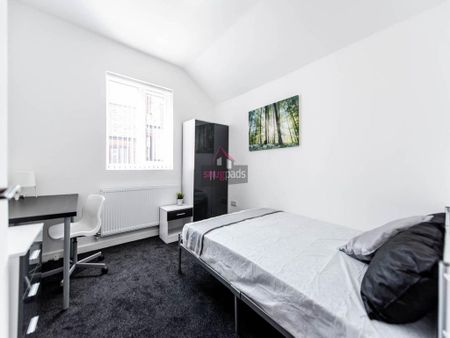 4 bedroom flat to rent - Photo 4