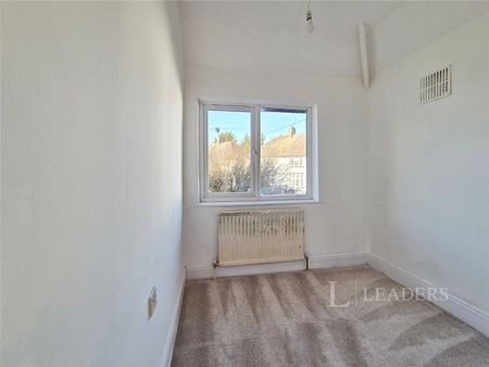 3 bedroom house to rent Springfield Park Road, Chelmsford, Essex, CM2 - Photo 4