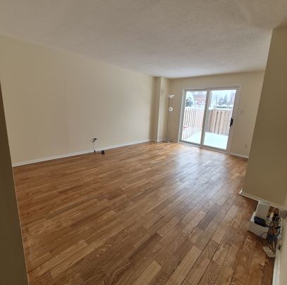 For Lease - 8A Arnold Drive Unit# 8, Bells Corners and South to Fallowfield, Ontario - Photo 1