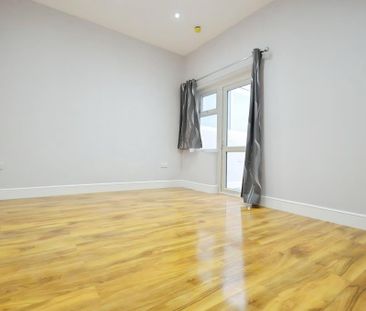 4 bedroom semi-detached house to rent - Photo 6
