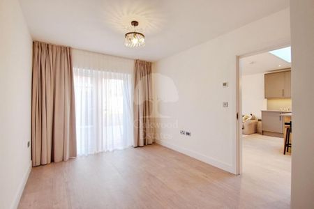 5 bedroom semi-detached house to rent - Photo 2