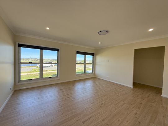 Luxrious Brand New Bugendore 4 bedroom Home - Photo 1