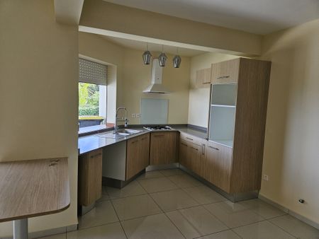 Location Maison 4 pièces 76m² PETIT BOURG 97170 - Photo 2