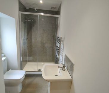 First floor flat, Graig Terrace, Manselton, Swansea, SA5 8PT - Photo 5