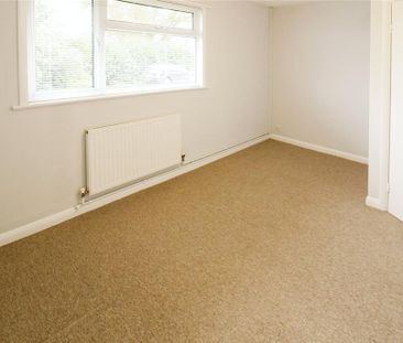 3 bedroom detached bungalow to rent - Photo 2