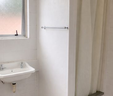 Located in the heart of sought after Grey Street, this one bedroom,... - Photo 4