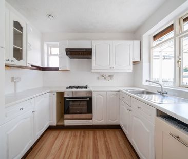 Detached House to rent - Empress Drive, Chislehurst, BR7 - Photo 4