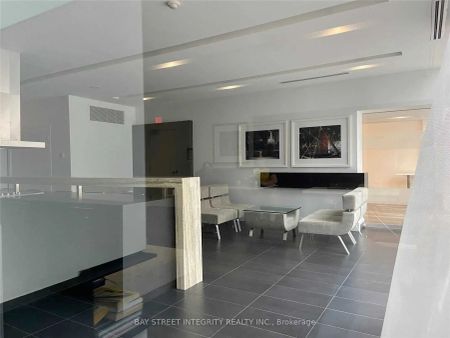 110 Charles Street E #1509 - Photo 2