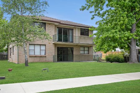Newly renovated & Convenient location - Photo 5