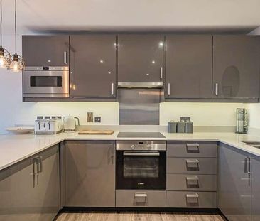 Chapel Grove, Addlestone, Surrey, KT15 - Photo 4