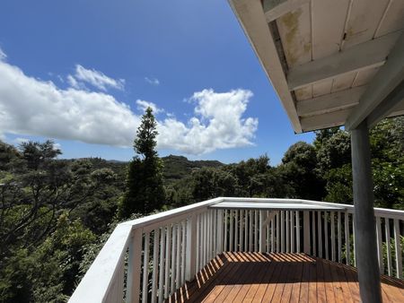 FULLY FURNISHED RETREAT WITH STUNNING DOVES BAY VIEWS - Photo 2