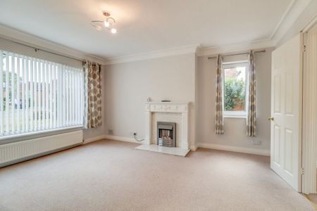 A 4 Bedroom House in Leckhampton GL53 7DB - Photo 3