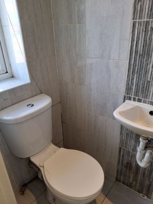 Studio Flat, Adolf St, SE6 - Photo 1