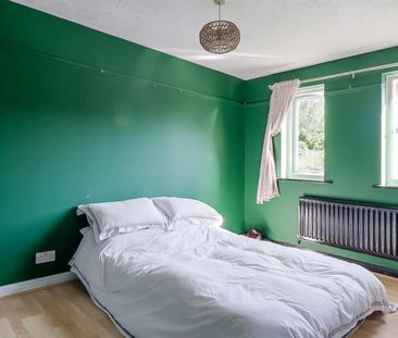A 2 Bedroom House - Mid Terrace in Hucclecote GL3 3UG - Photo 2