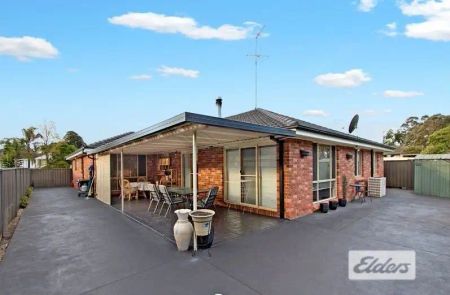 “4 BEDROOMS FAMILY HOME, WALKING DISTANCE TO QUAKERS HILL SHOPS & STATION” - Photo 2