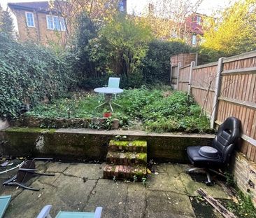 Room in a Shared House, Buckhold Road, SW18 - Photo 1