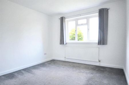 3 bedroom detached bungalow to rent - Photo 5