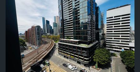 Contemporary One-Bed Residence in a Premium Docklands Location - Photo 2