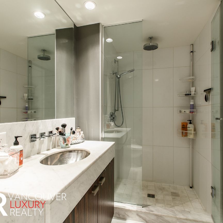 Condo in Downtown Vancouver, BC - Photo 1