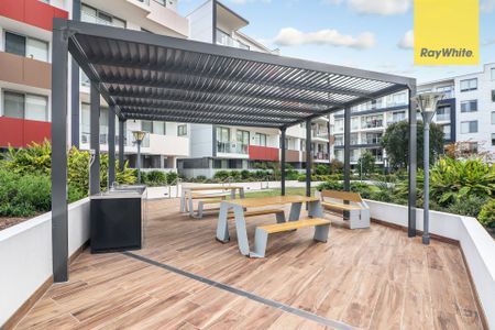 STUNNING TOP FLOOR APARTMENT - Photo 3