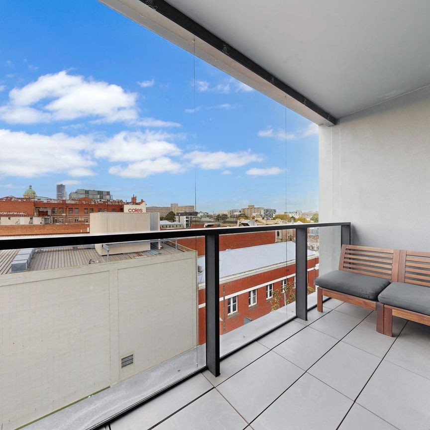 Stylish Furnished Apartment - Photo 1