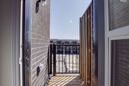 Condo Townhouse For Lease | N9195068 - Photo 5