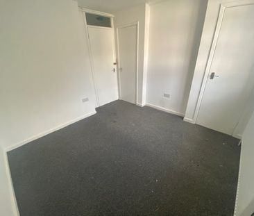 2 Bed Maisonette, Eric Close, E7 - Photo 4