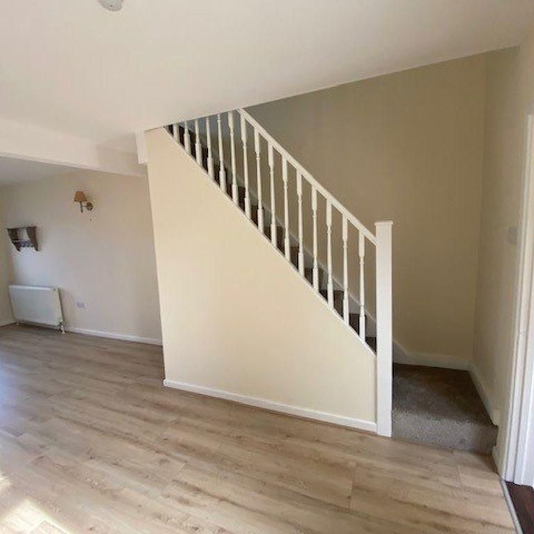 2 bedroom terraced house to rent - Photo 1