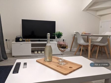 1 bedroom in a house share to rent - Photo 3