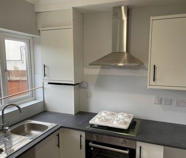 Surbiton, KT6 (Semi-Detached) - Photo 2