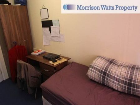 4 Bed - Woodsley Road, Hyde Park, Leeds - Photo 3