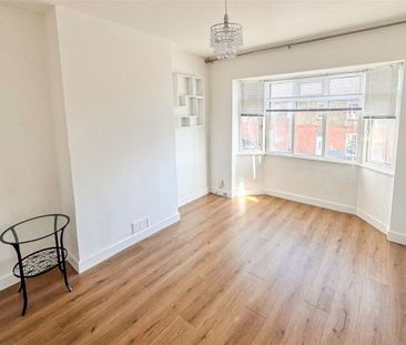 3 bed House - Mid Terrace To Let - Photo 5