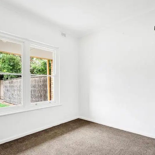 “Modern Unit in Brighton” - Photo 1